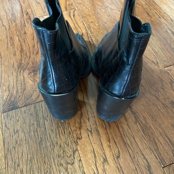 Zara rubber high heel bootie with buckle size 39, fits like an 8.5 - Picture 2 of 8